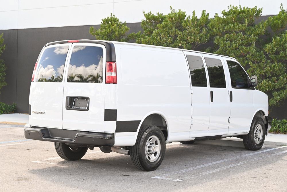 Used 2022 Chevrolet Express 3500 Extended w/ Driver Convenience Package image 4