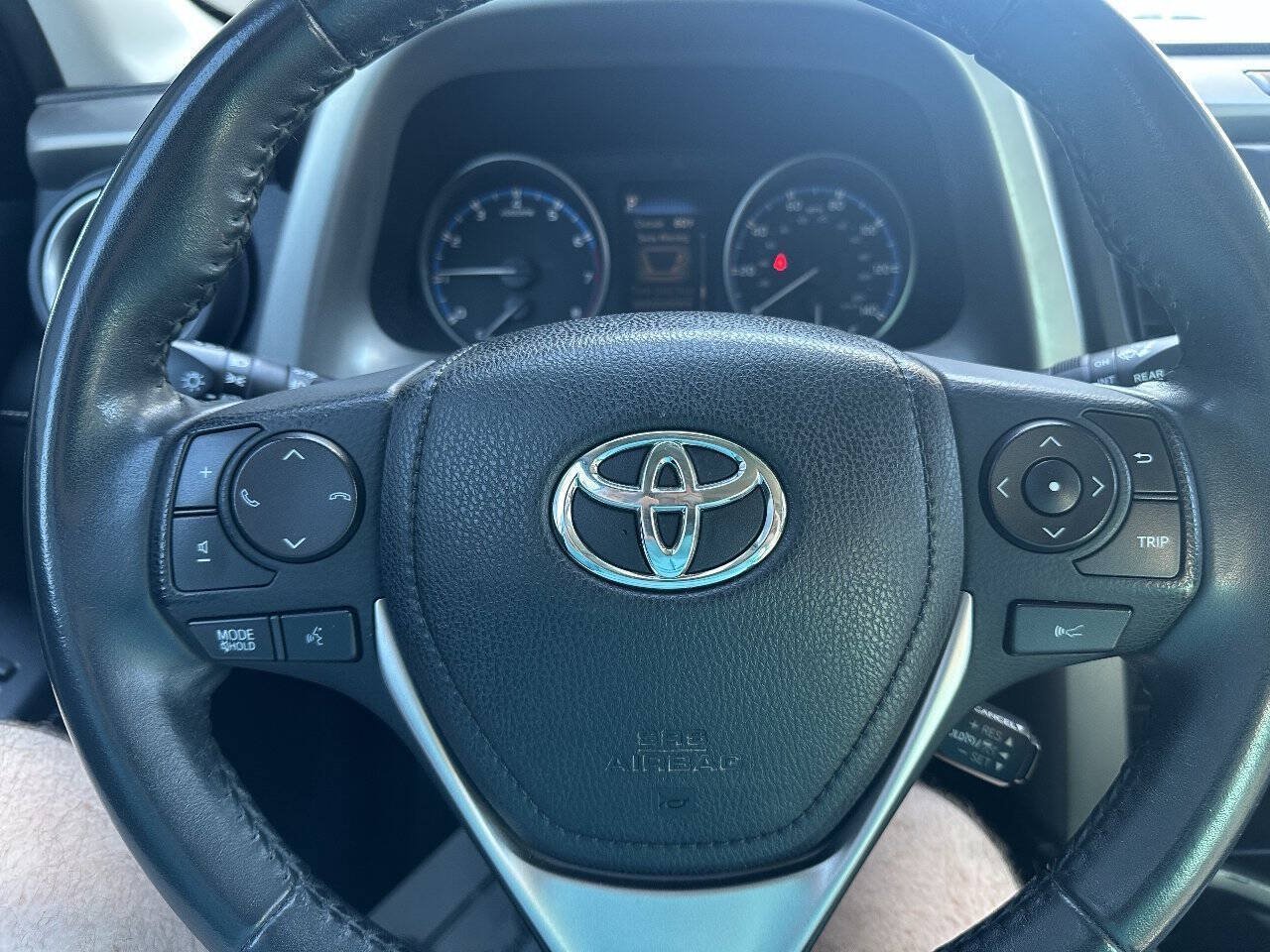 Used 2018 Toyota RAV4 XLE w/ Plus Extra Value Package AWD/4WD image 14