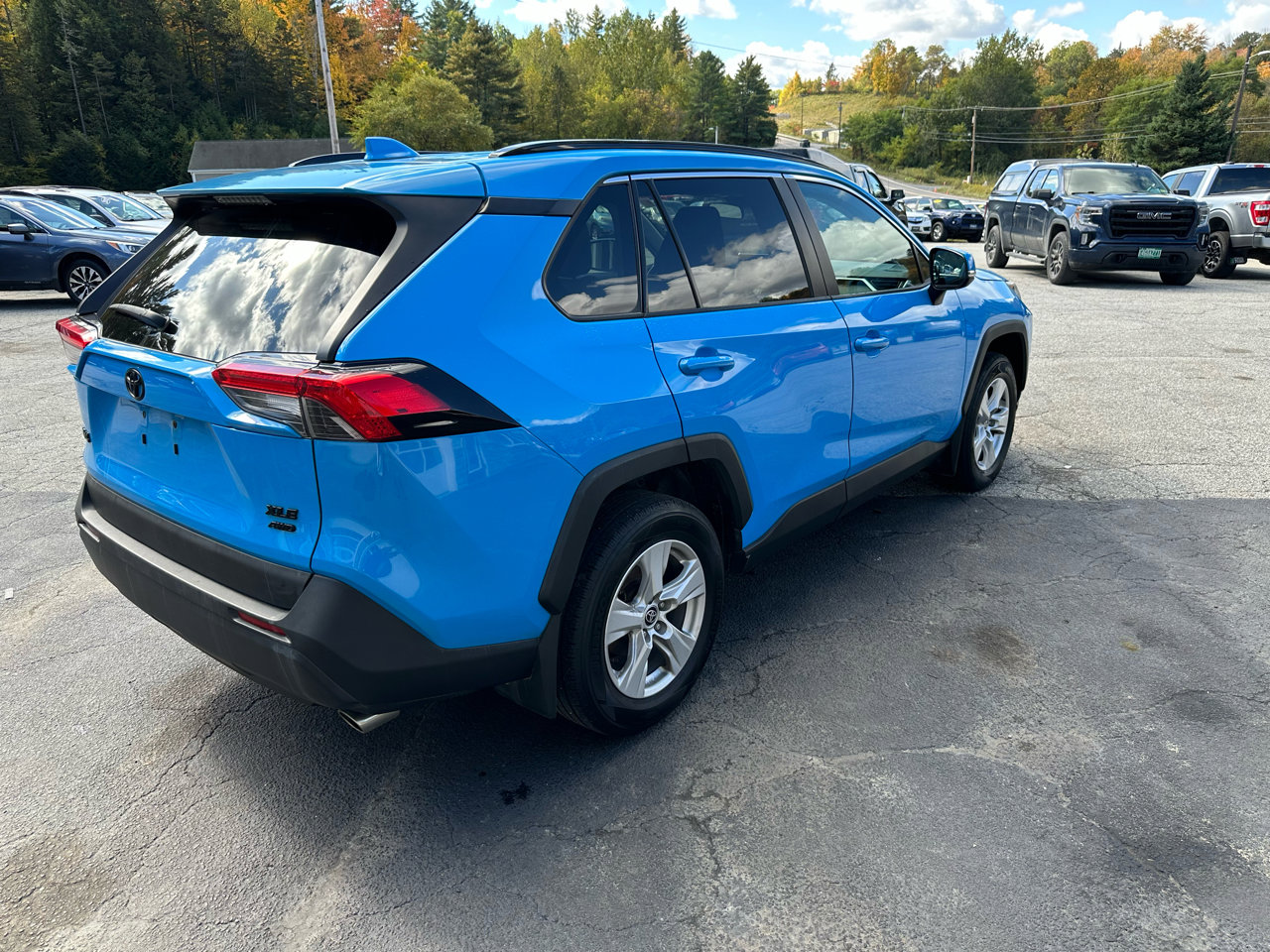 Used 2021 Toyota RAV4 XLE w/ Convenience Package image 4