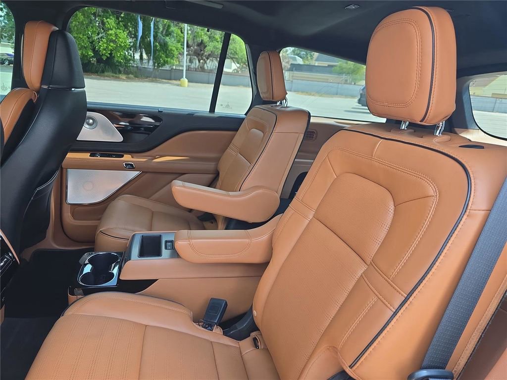 Certified 2022 Lincoln Aviator Black Label w/ Class IV Trailer Tow Package AWD/4WD image 13