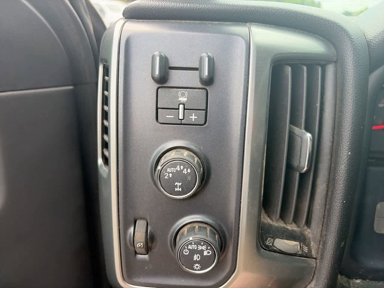 Used 2018 Chevrolet Silverado 1500 LT w/ All Star Edition AWD/4WD image 21