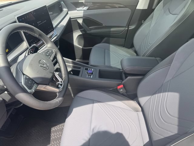 New 2026 Volkswagen Tiguan SE FWD image 7