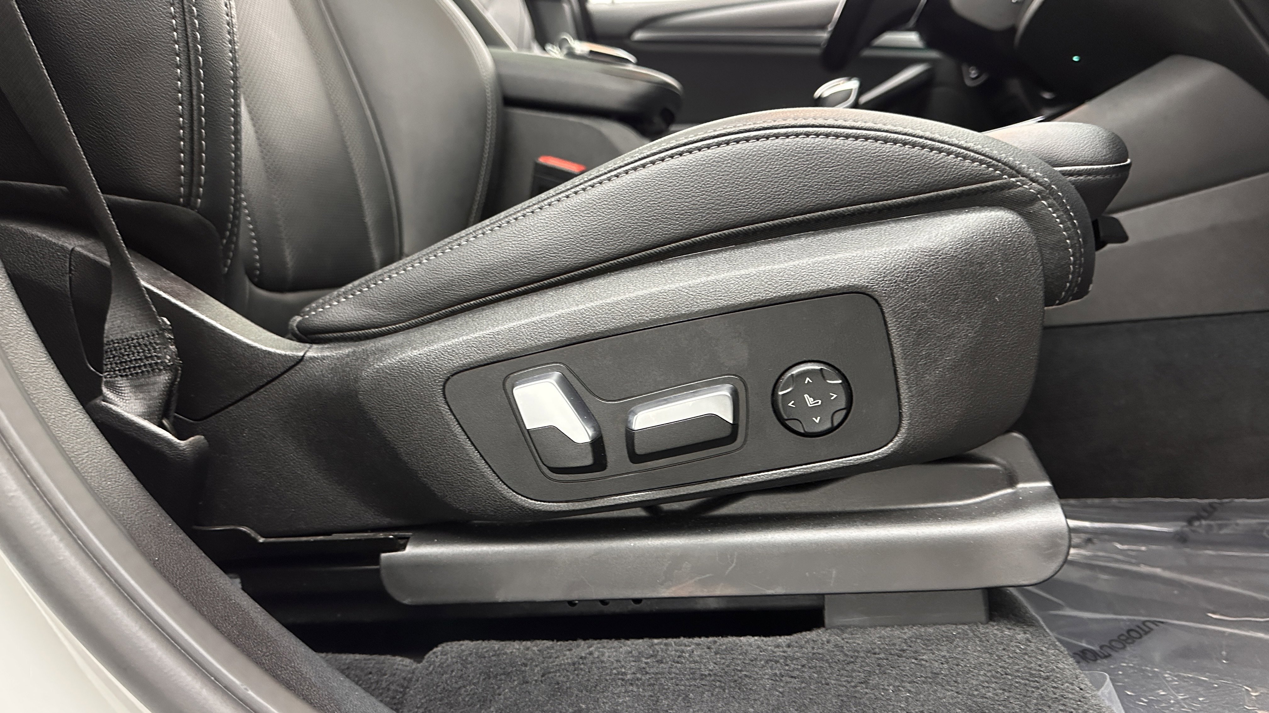 Used 2024 BMW X3 sDrive30i w/ Convenience Package image 40