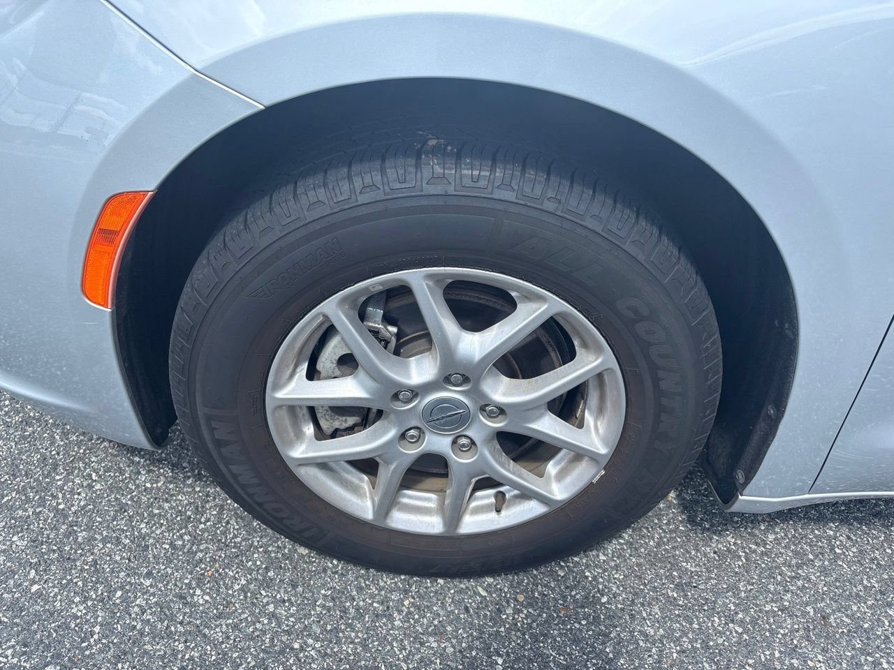 Used 2024 Chrysler Pacifica Touring-L FWD image 10
