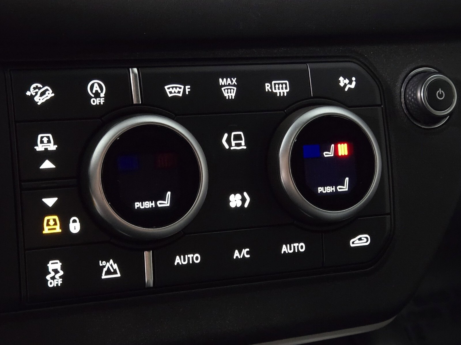 Used 2023 Land Rover Defender 130 X-Dynamic SE image 33