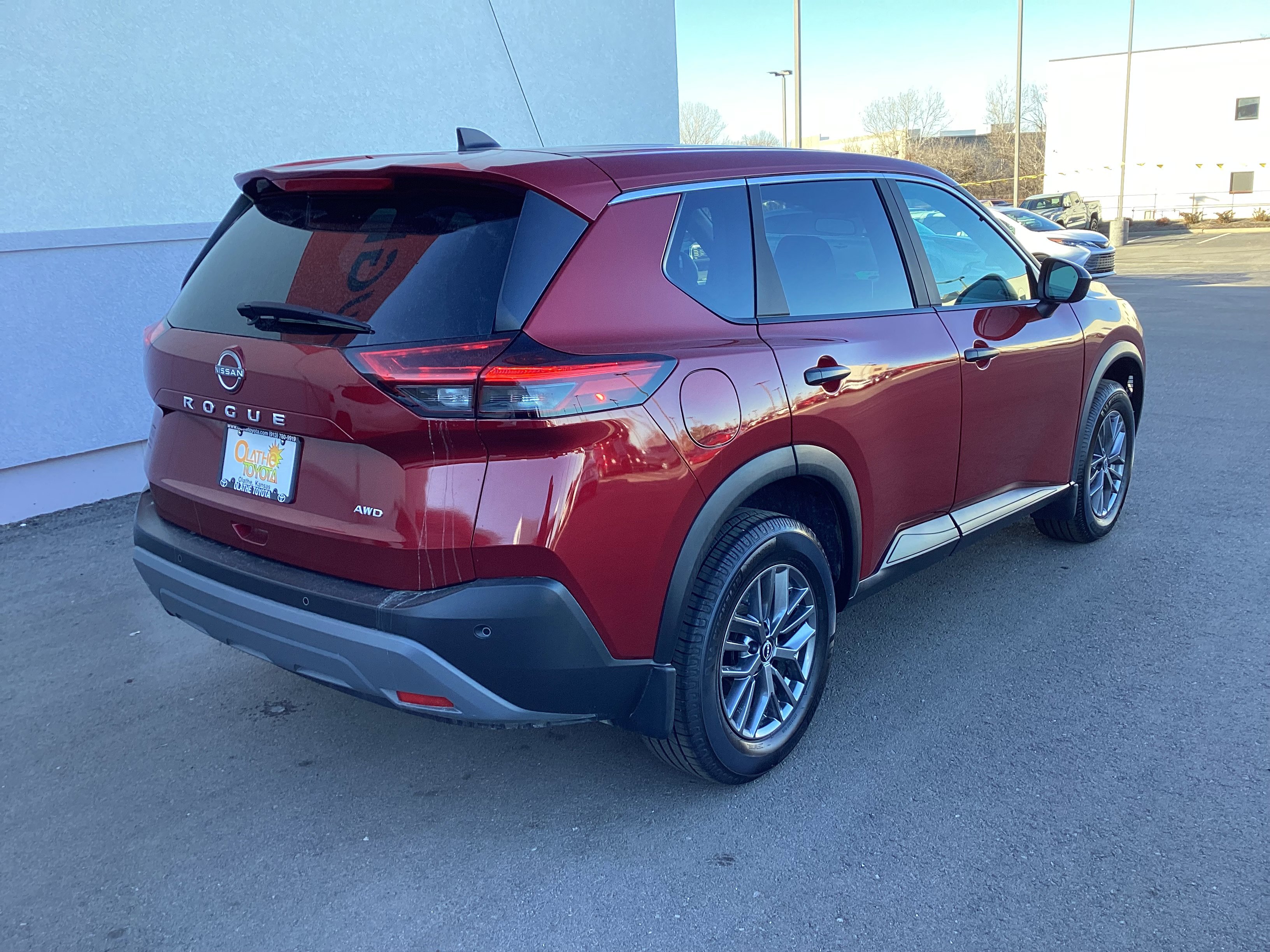 Used 2023 Nissan Rogue S image 5