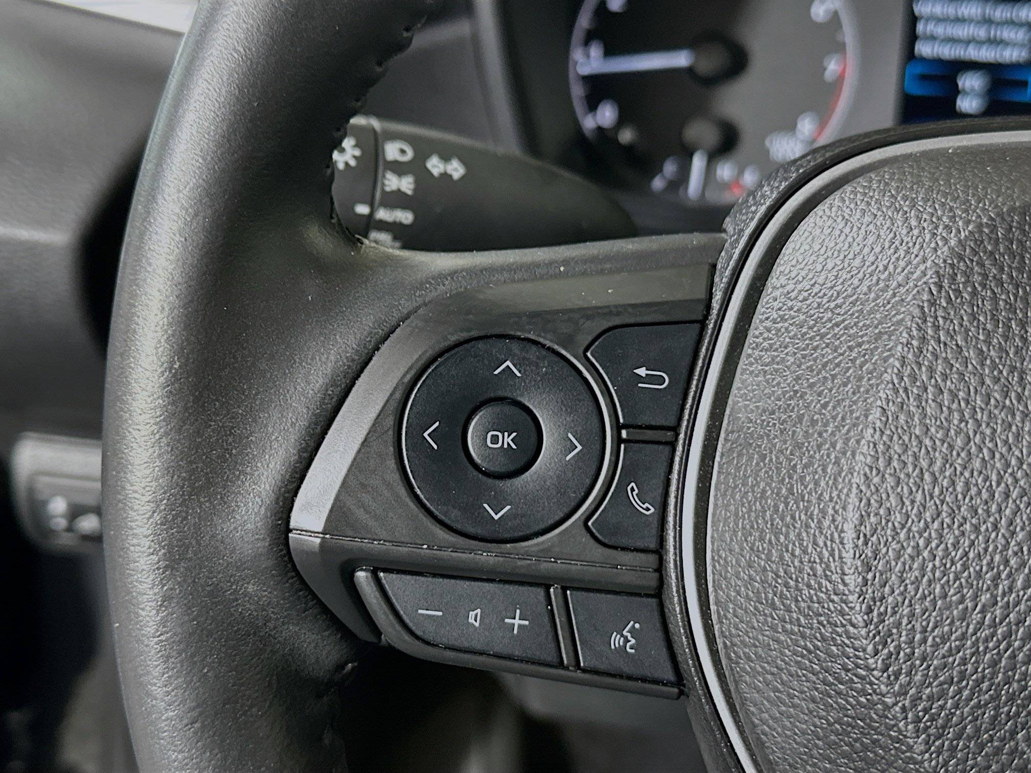Used 2024 Toyota Corolla SE FWD image 15