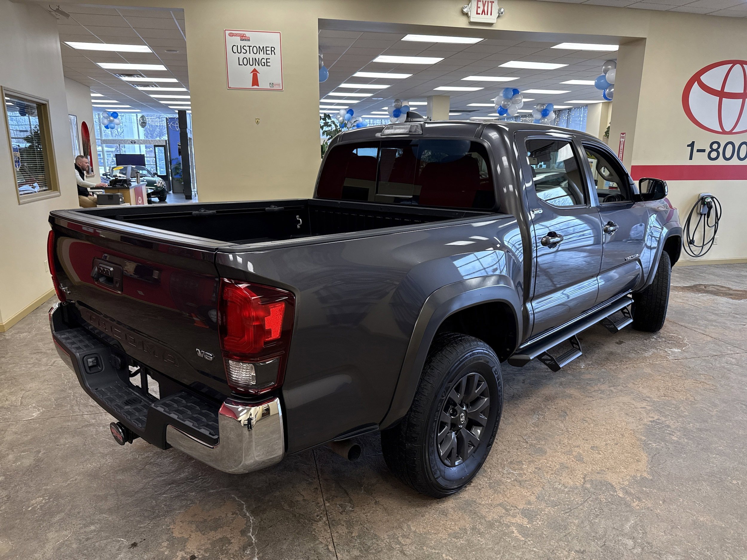 Used 2023 Toyota Tacoma SR5 AWD/4WD image 10