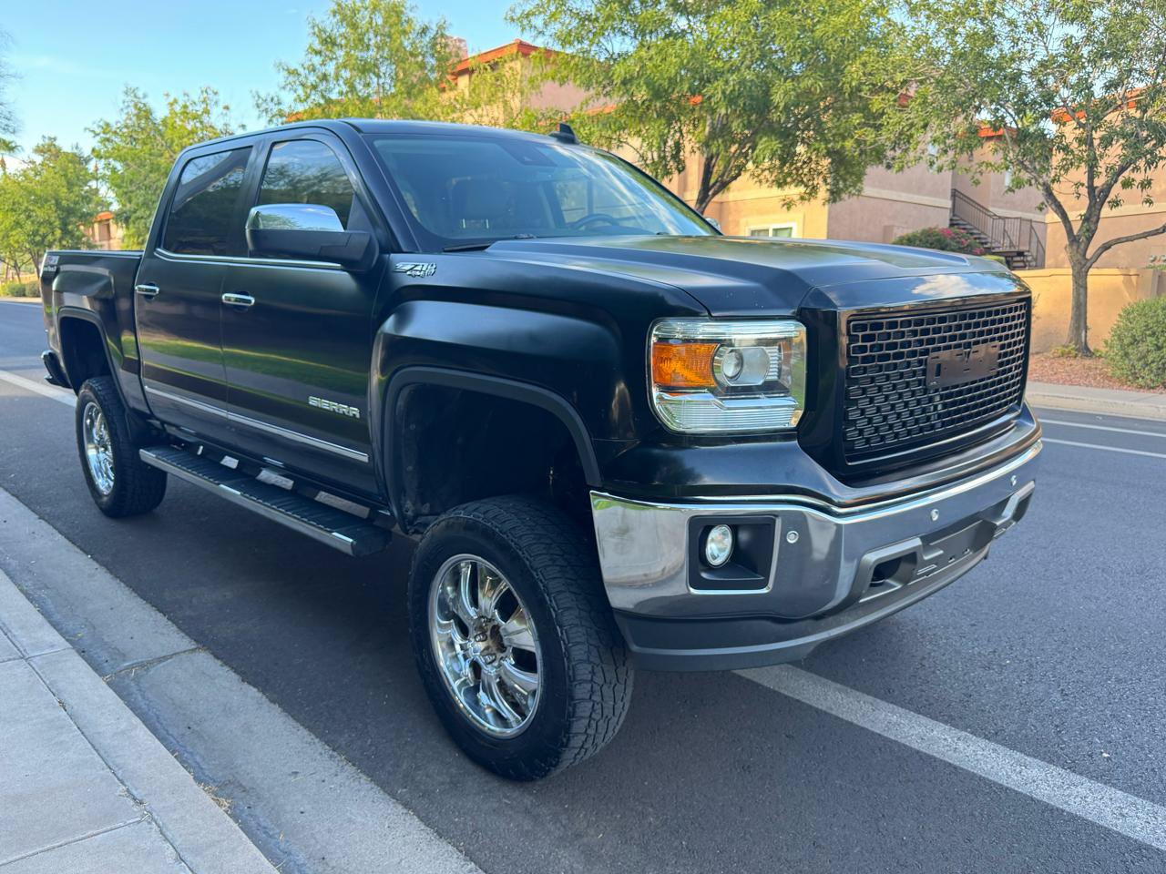 Used 2015 GMC Sierra 1500 SLT w/ SLT Crew Cab Value Package AWD/4WD image 7