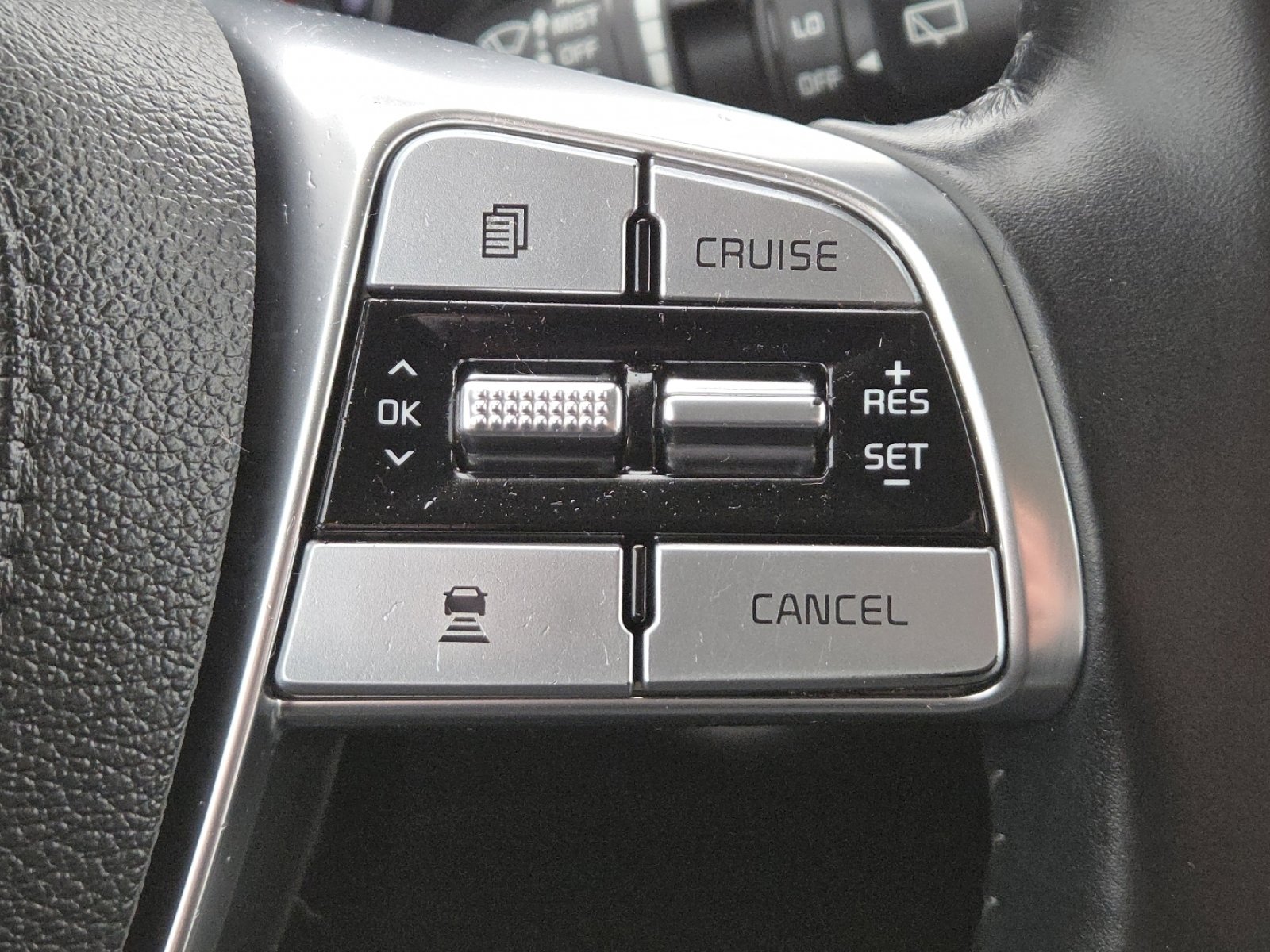 Used 2022 Kia Telluride LX AWD/4WD image 6