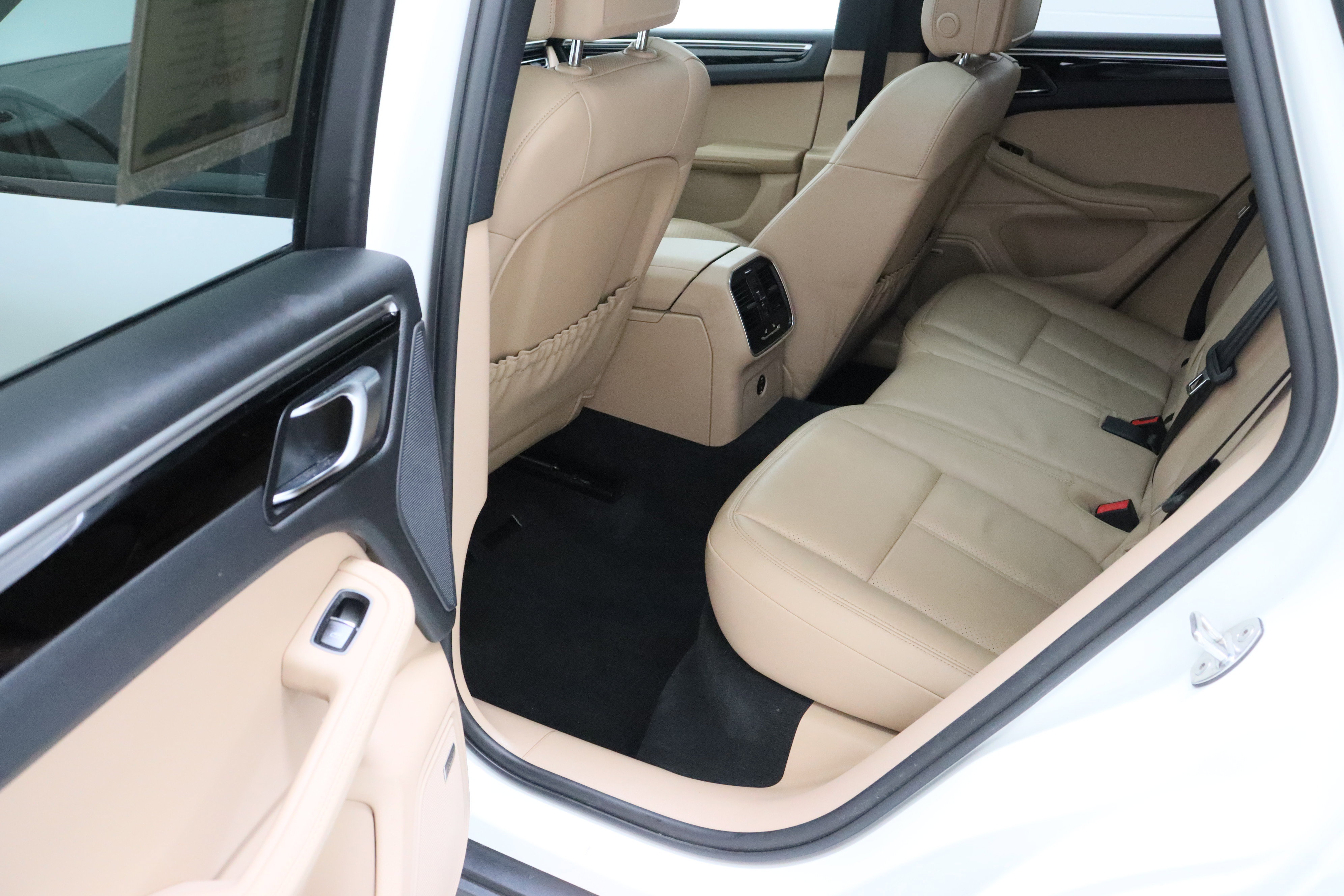 Used 2023 Porsche Macan S image 29