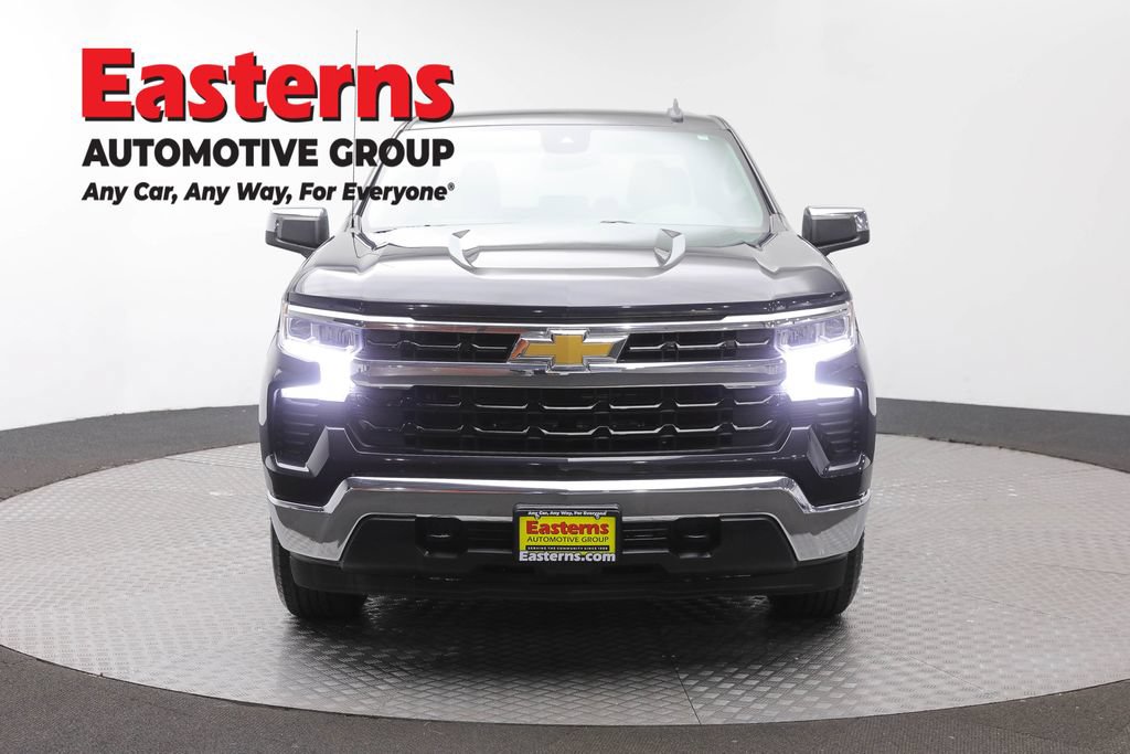Used 2022 Chevrolet Silverado 1500 LT AWD/4WD image 2