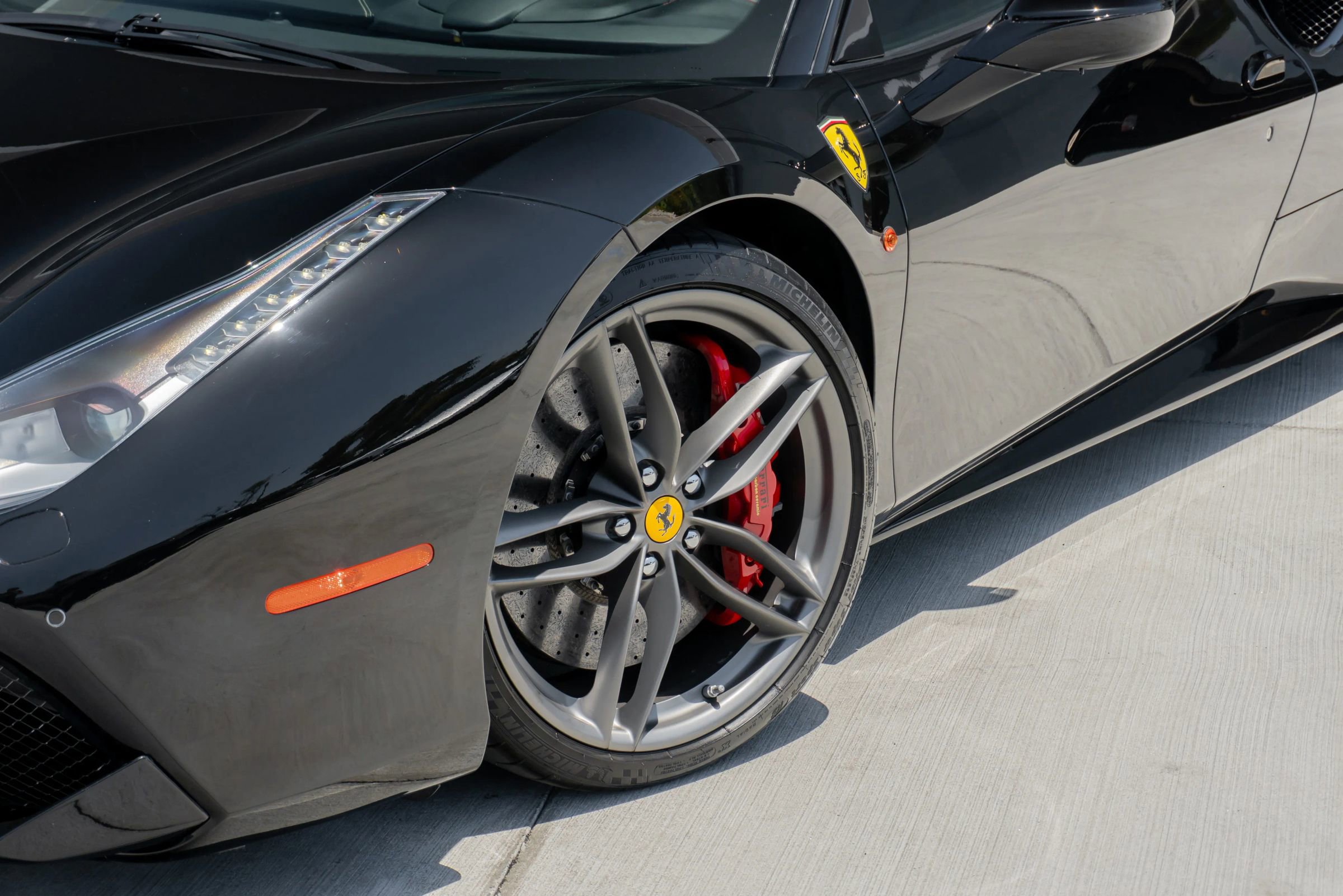 Used 2018 Ferrari 488 GTB RWD image 24