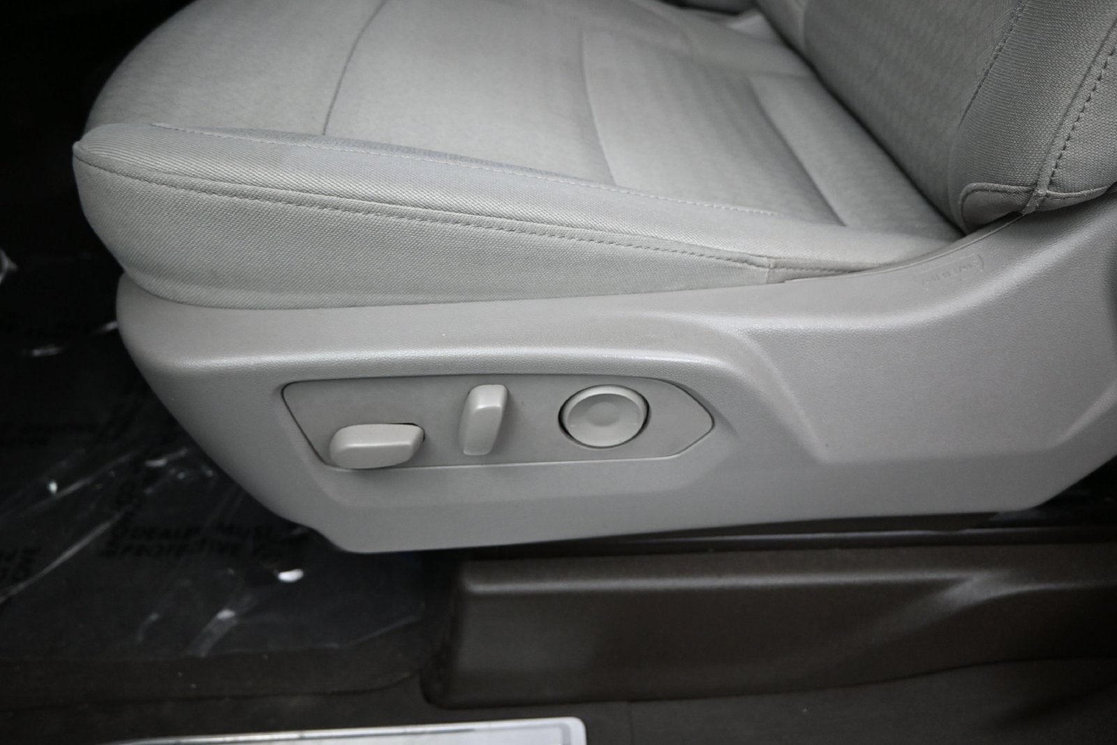 Used 2025 Chevrolet Silverado 1500 LT AWD/4WD image 8