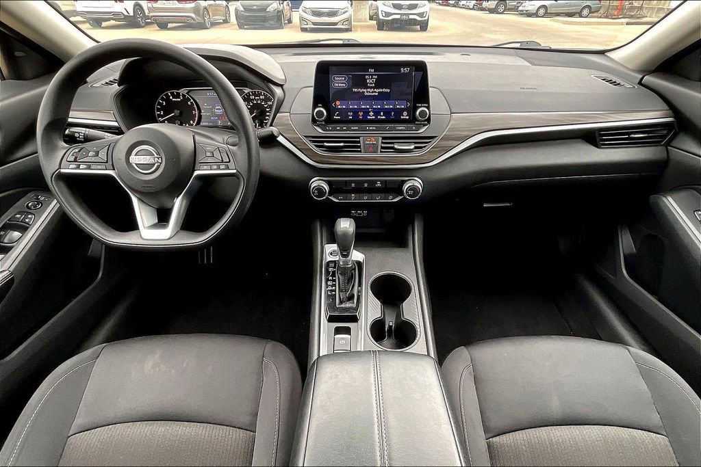 Used 2025 Nissan Altima 2.5 SV image 15