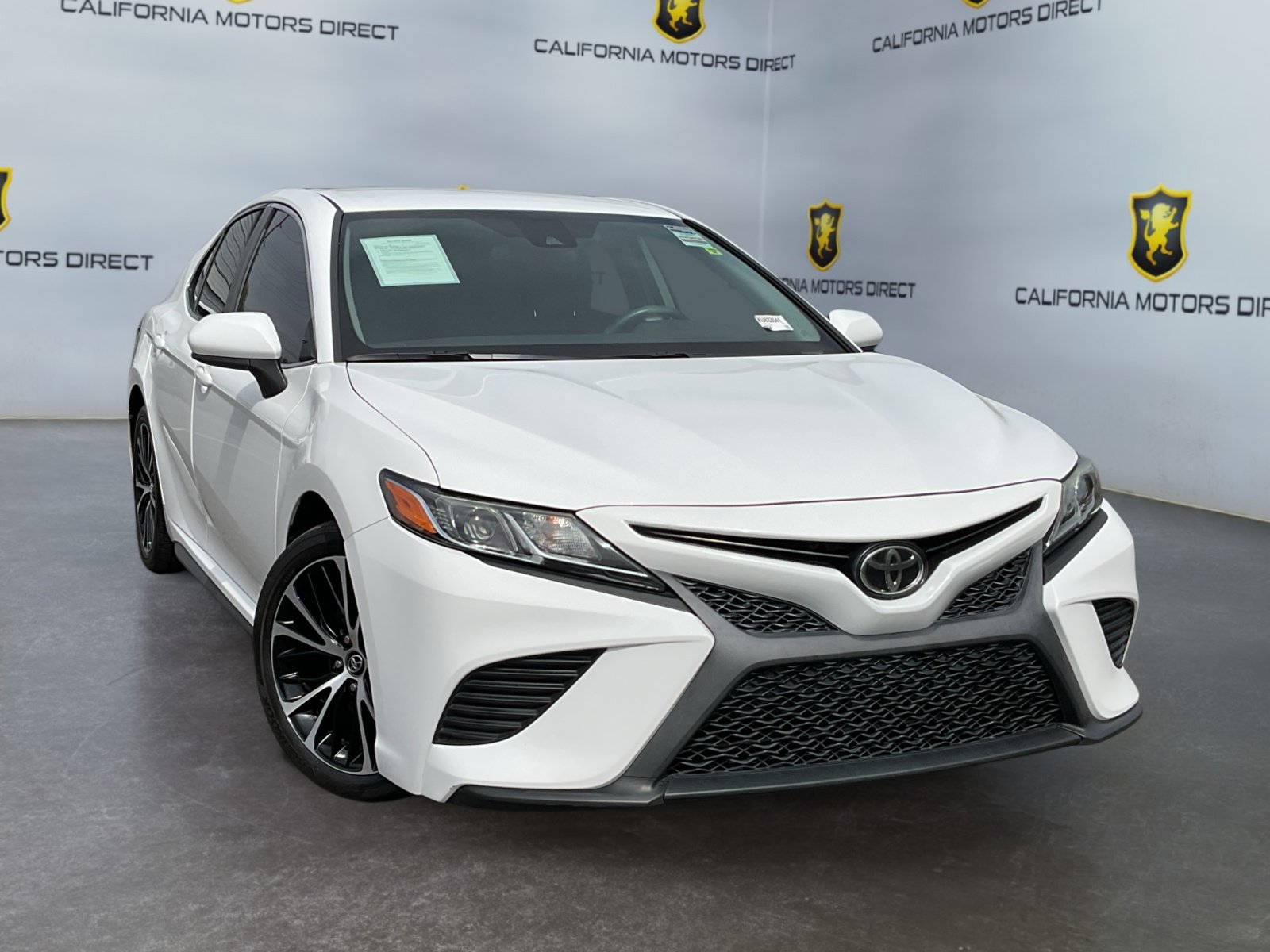 Used 2019 Toyota Camry SE FWD image 3