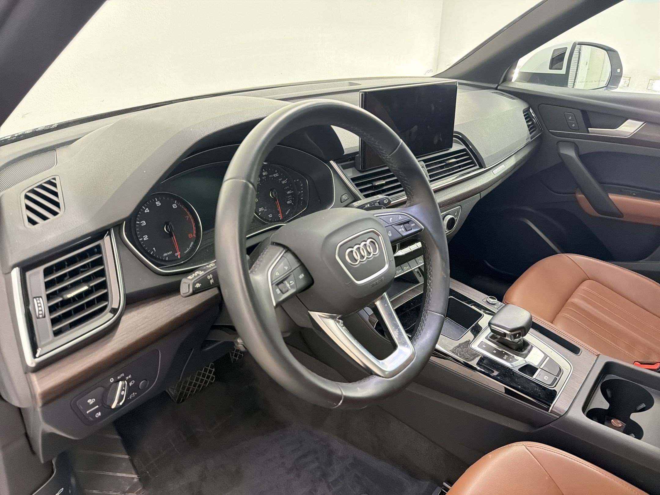 Used 2023 Audi Q5 2.0T Premium w/ Convenience Package AWD/4WD image 4
