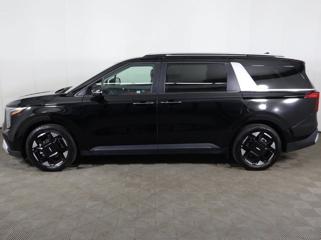 Used 2025 Kia Carnival EX FWD image 18