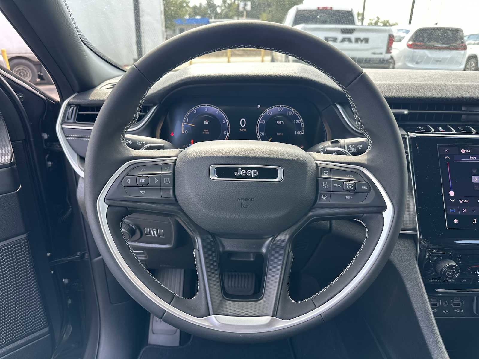 New 2025 Jeep Grand Cherokee L Laredo image 32