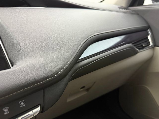 Used 2023 Cadillac XT4 Luxury w/ Cold Weather Package image 23