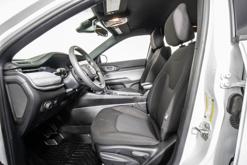 Used 2024 Jeep Compass Sport image 9