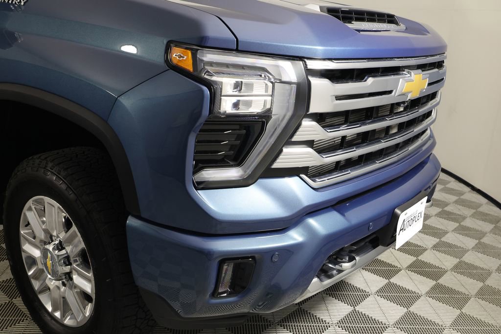 Used 2025 Chevrolet Silverado 2500 High Country w/ High Country Premium Package AWD/4WD image 44