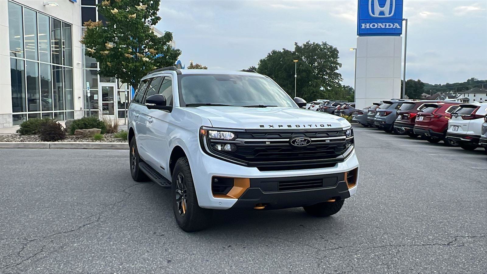 Used 2026 Ford Expedition Tremor AWD/4WD image 1