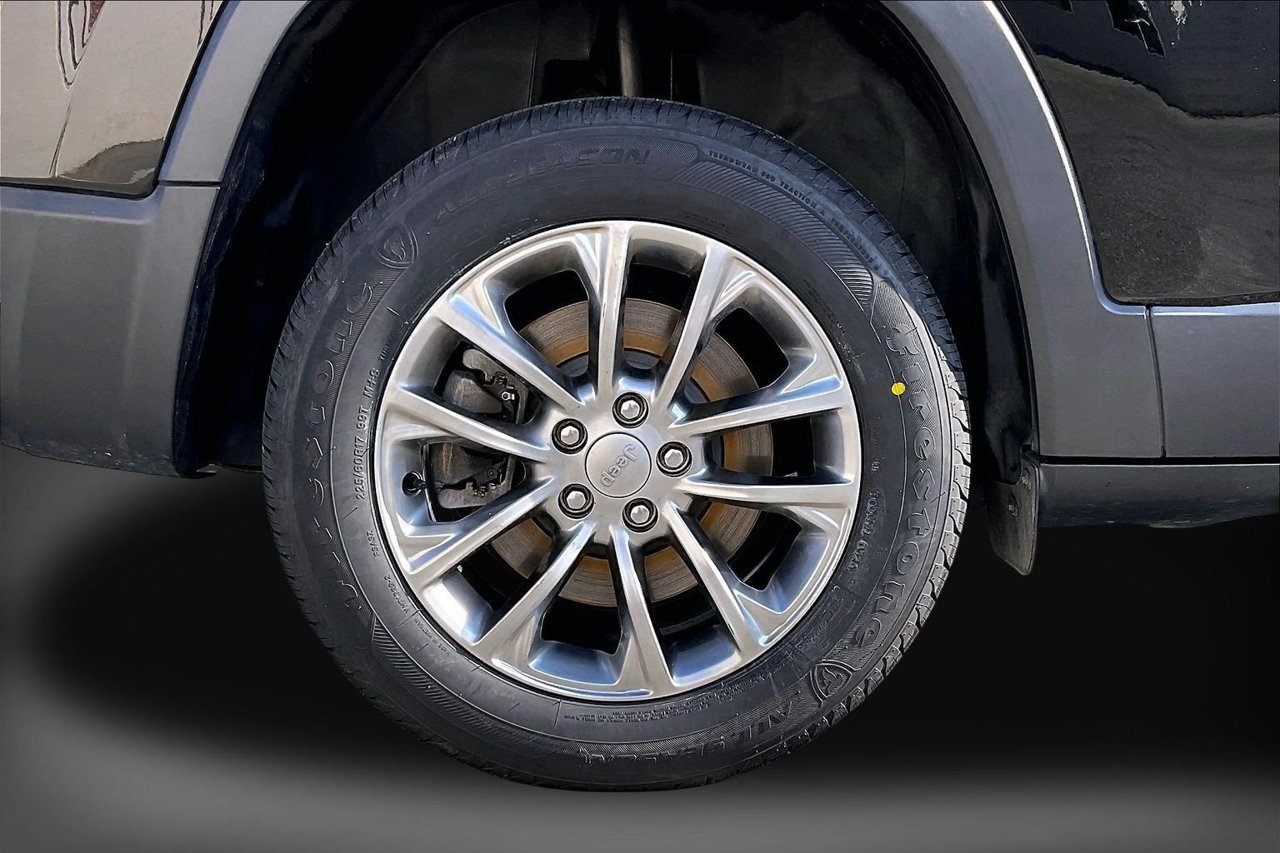 Certified 2021 Jeep Cherokee Latitude Lux w/ Comfort/Convenience Group FWD image 35