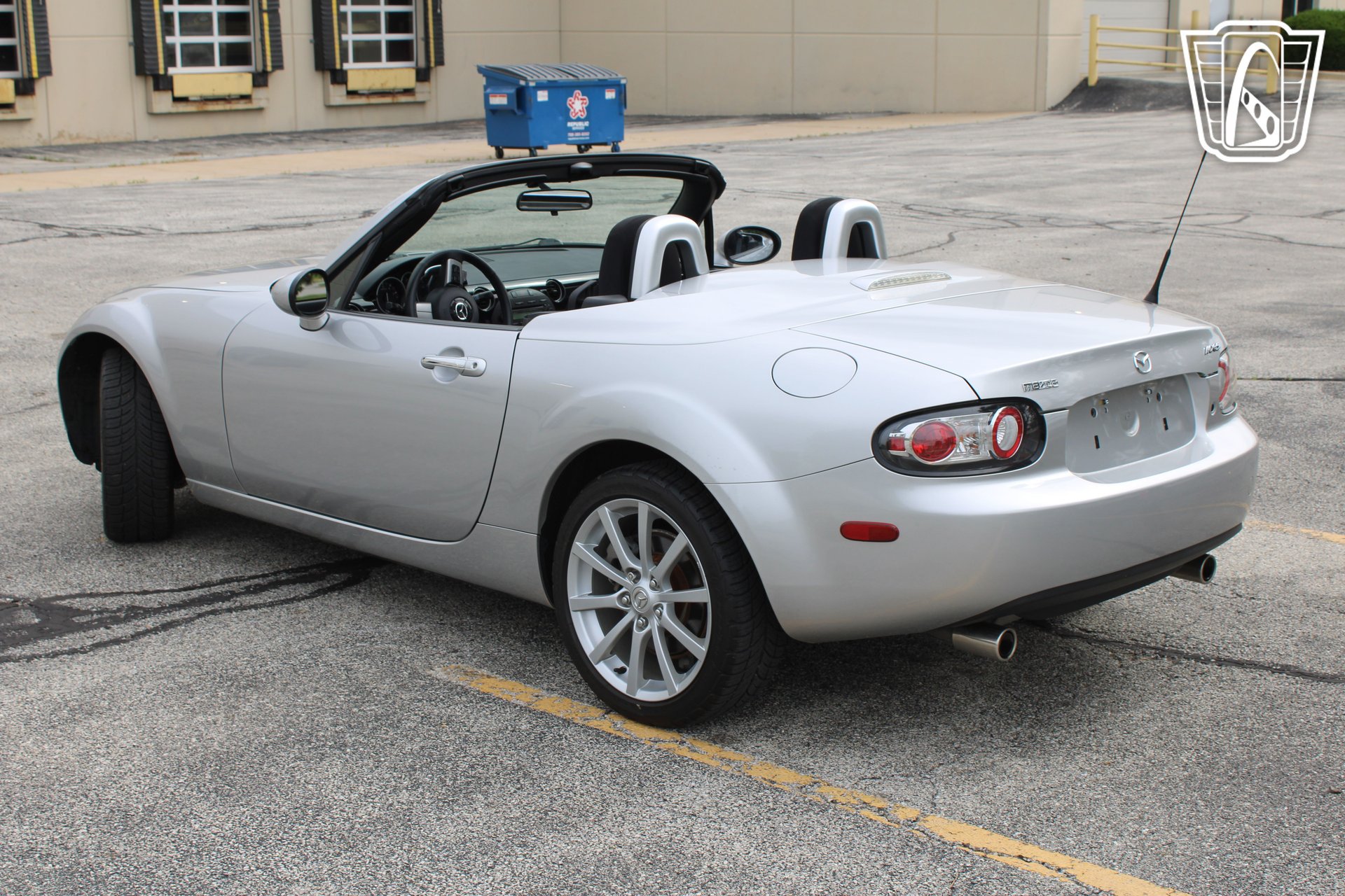 Used 2007 MAZDA MX-5 Miata Touring RWD image 2