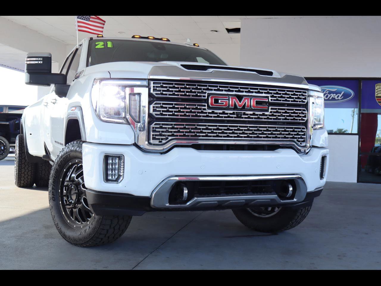 Used 2021 GMC Sierra 3500 Denali w/ Denali Ultimate Package AWD/4WD image 1