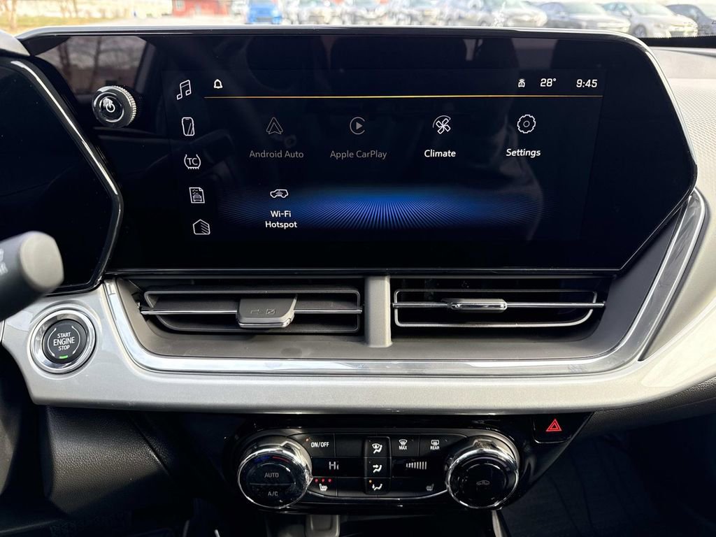 New 2026 Chevrolet Trax LT w/ LT Convenience Package FWD image 3