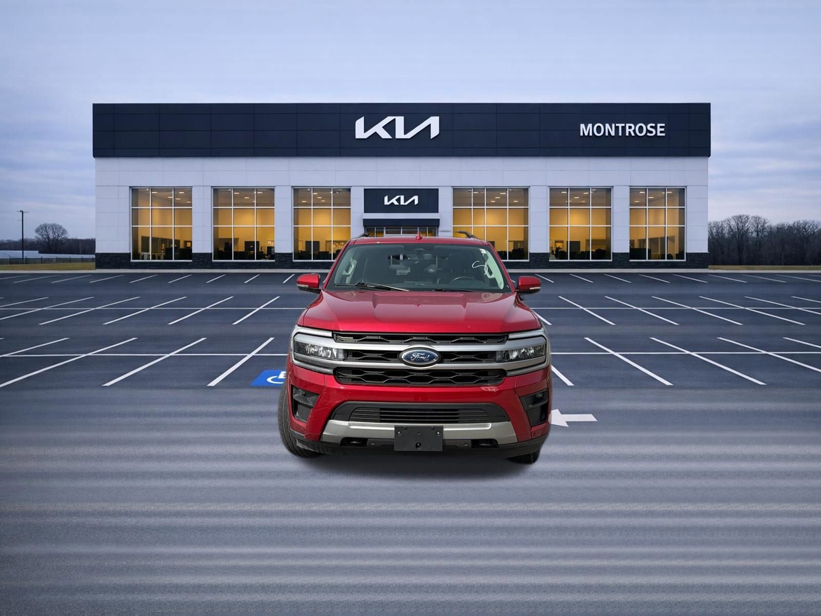 Used 2022 Ford Expedition XLT image 2