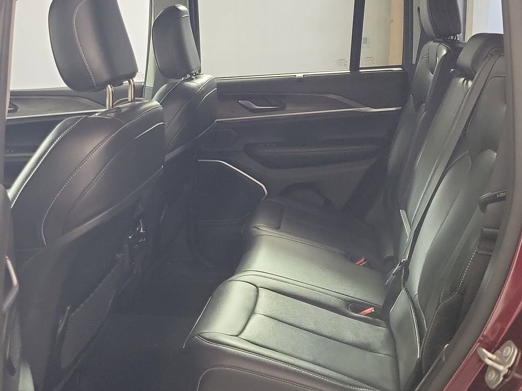 Used 2023 Jeep Grand Cherokee Limited w/ Luxury Tech Group II AWD/4WD image 26