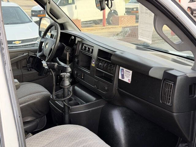 Used 2017 Chevrolet Express 2500 image 18
