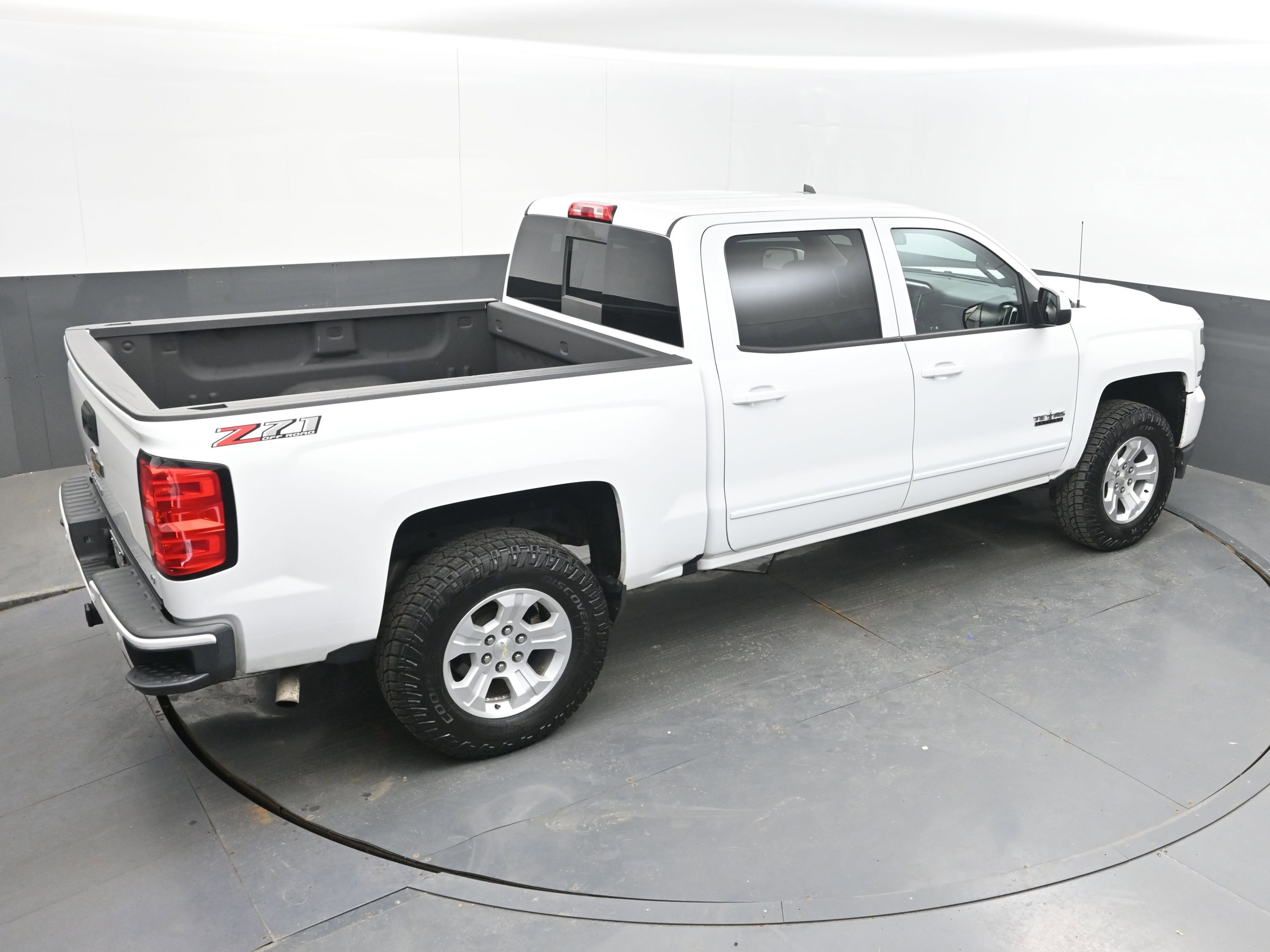 Used 2018 Chevrolet Silverado 1500 LT w/ Texas Edition image 39