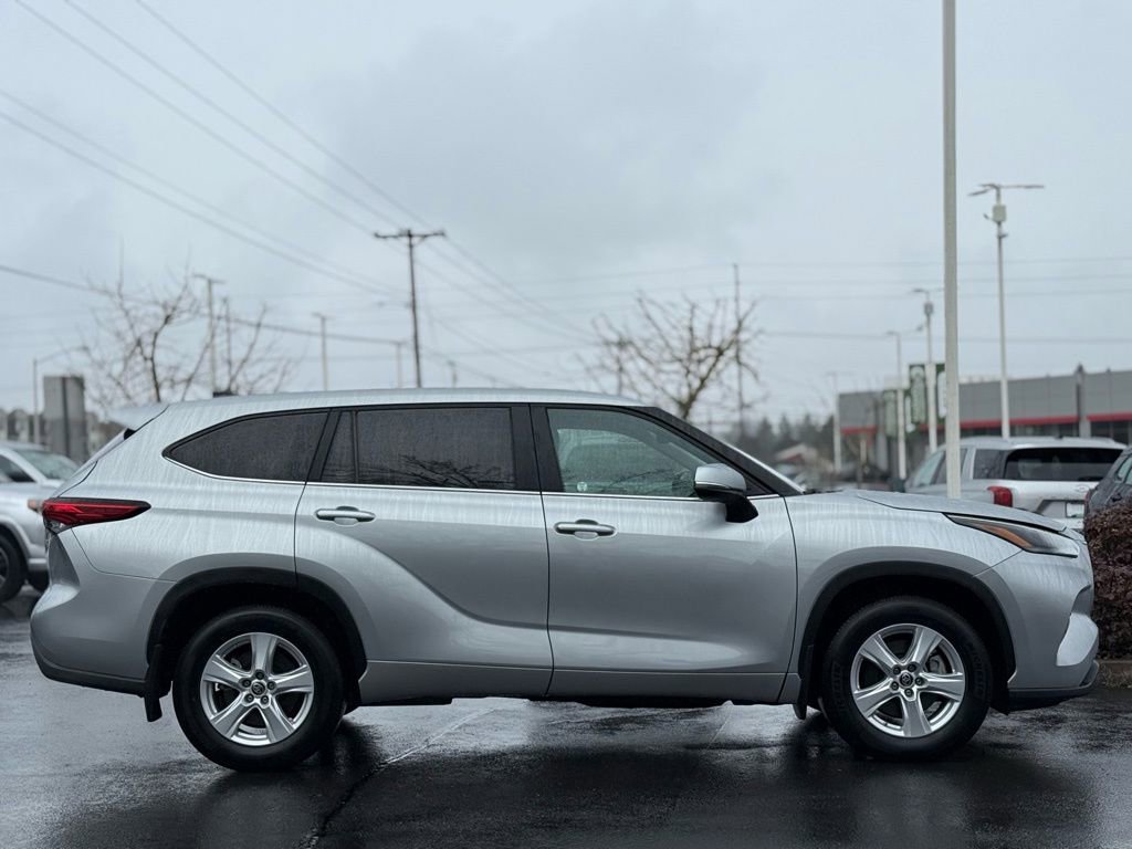 Used 2023 Toyota Highlander LE image 6