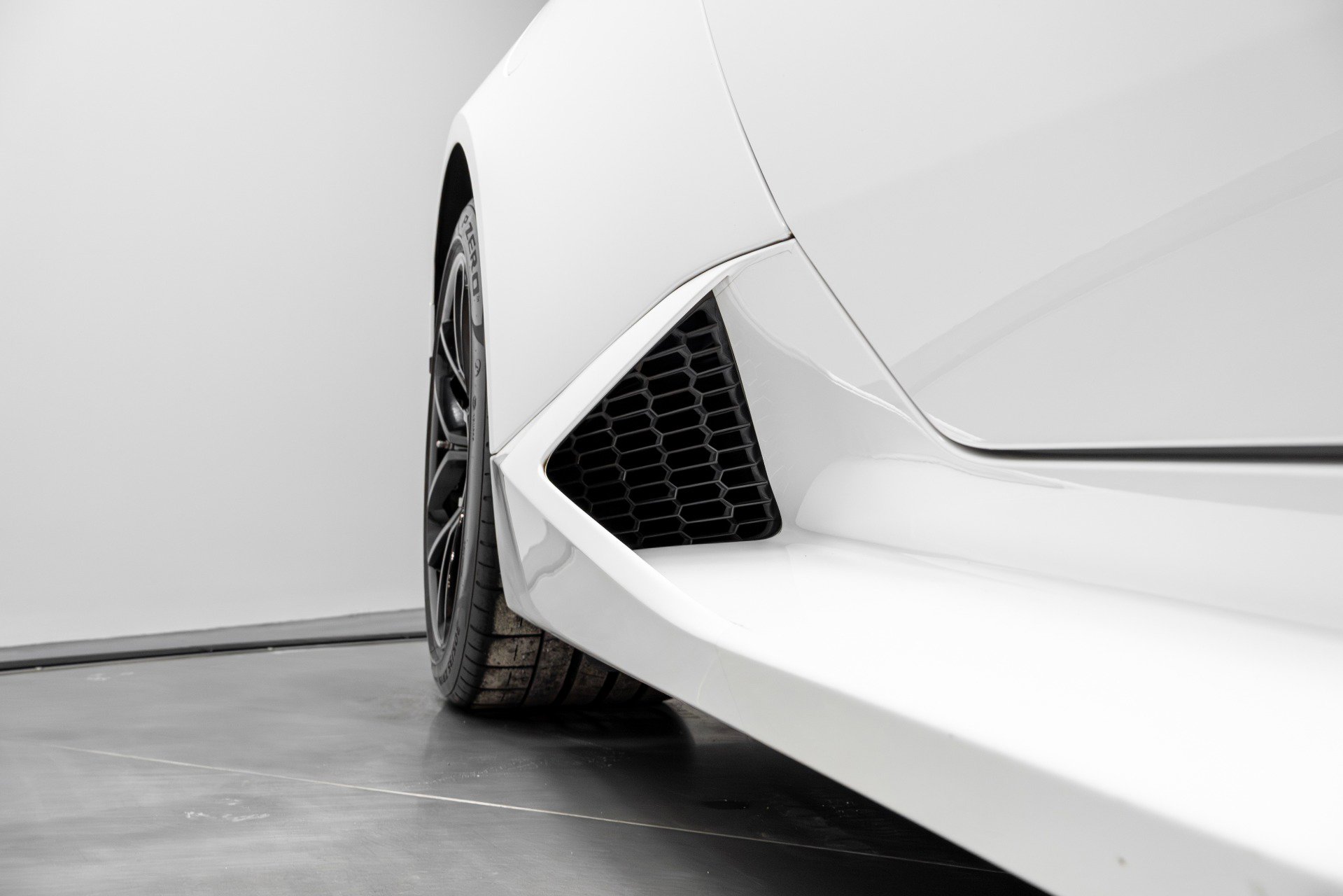 Used 2019 Lamborghini Huracan LP 580-2 image 40