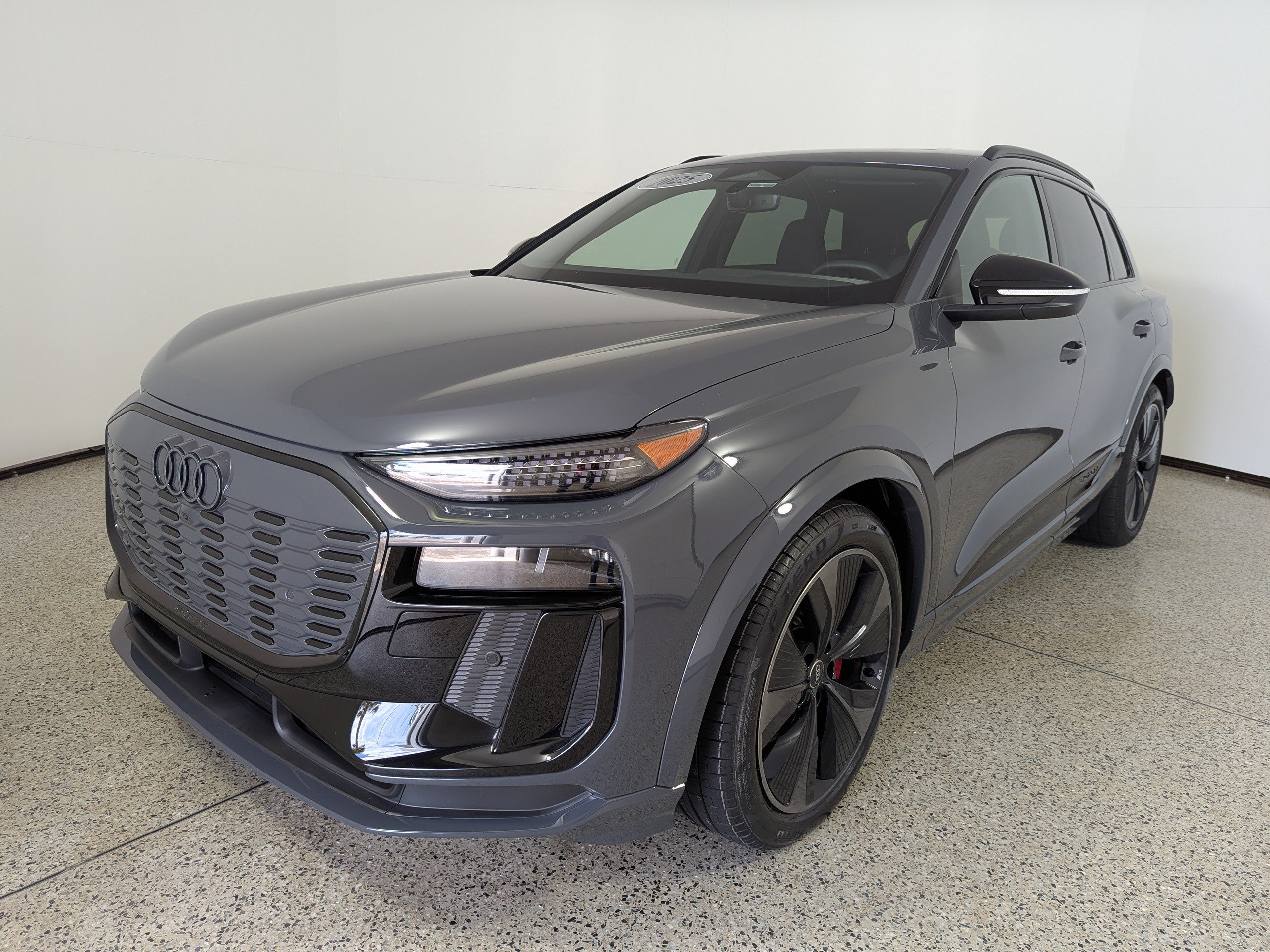 Certified 2025 Audi SQ6 e-tron Prestige AWD/4WD image 3
