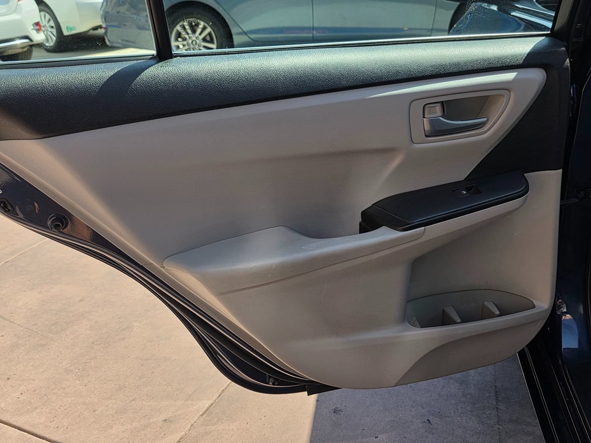 Used 2016 Toyota Camry LE FWD image 23