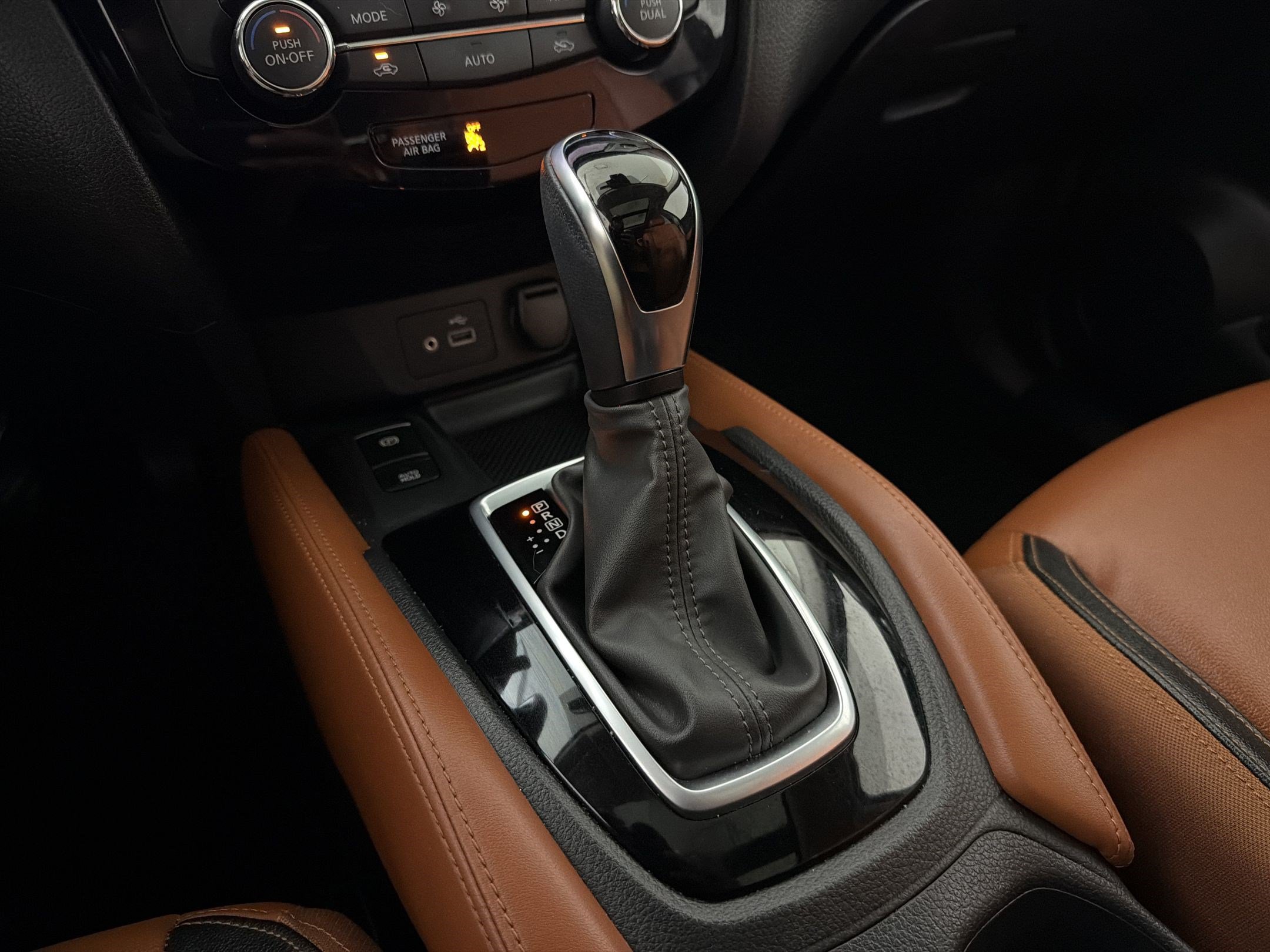 Used 2019 Nissan Rogue SL w/ Premium Package FWD image 15