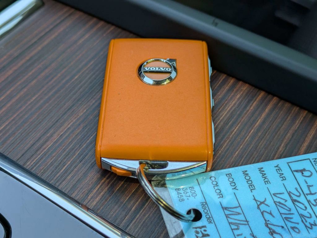 Certified 2023 Volvo XC60 B5 Ultimate w/ Protection Package Premier image 42