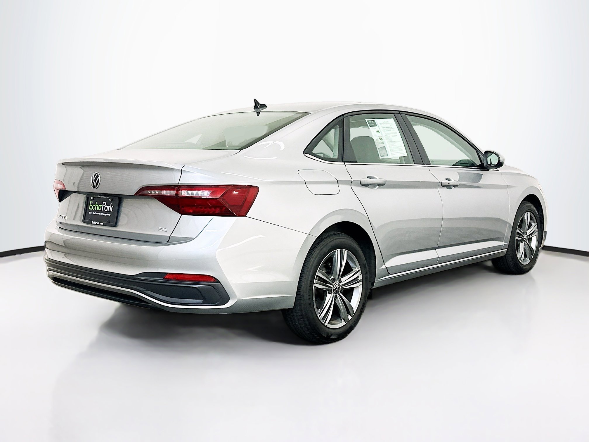 Used 2024 Volkswagen Jetta SE image 9