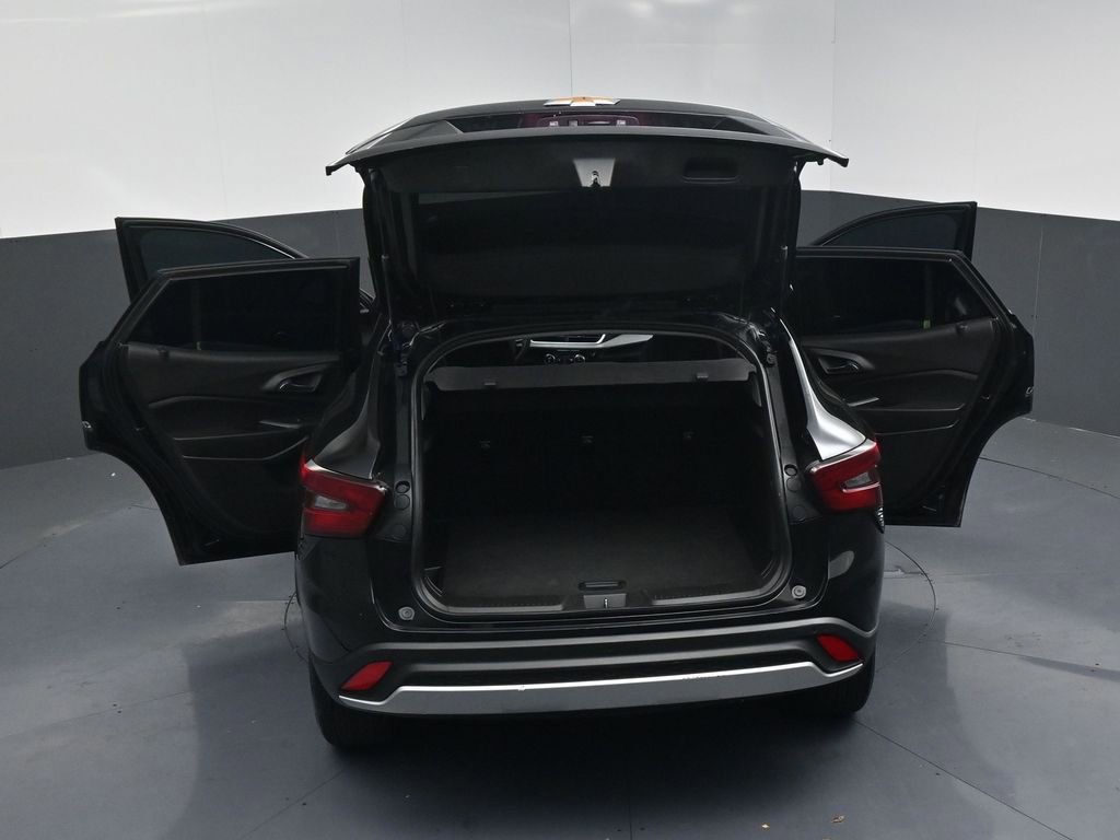 Used 2025 Chevrolet Trax LT w/ Driver Confidence Package image 23