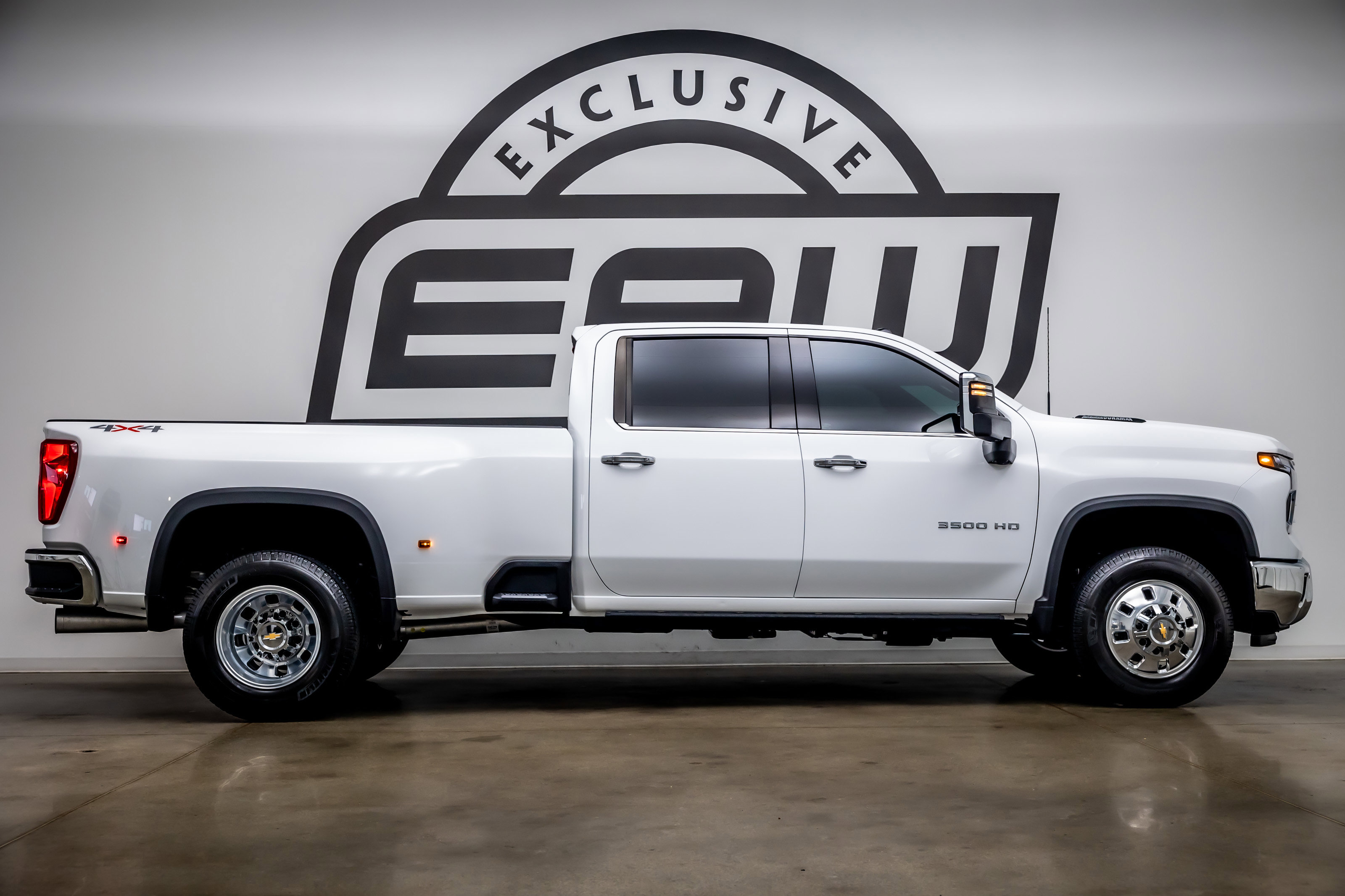 Used 2024 Chevrolet Silverado 3500 LTZ w/ LTZ Plus Package AWD/4WD image 8