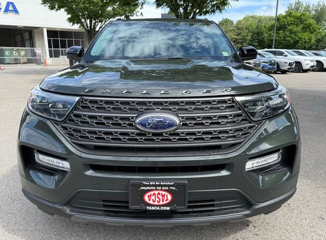 Used 2023 Ford Explorer XLT w/ Equipment Group 202A AWD/4WD image 3