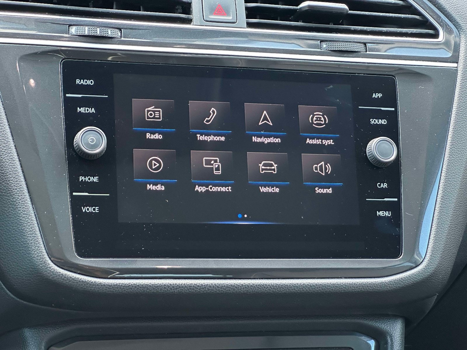 Certified 2023 Volkswagen Tiguan SE w/ Panoramic Sunroof Package AWD/4WD image 18