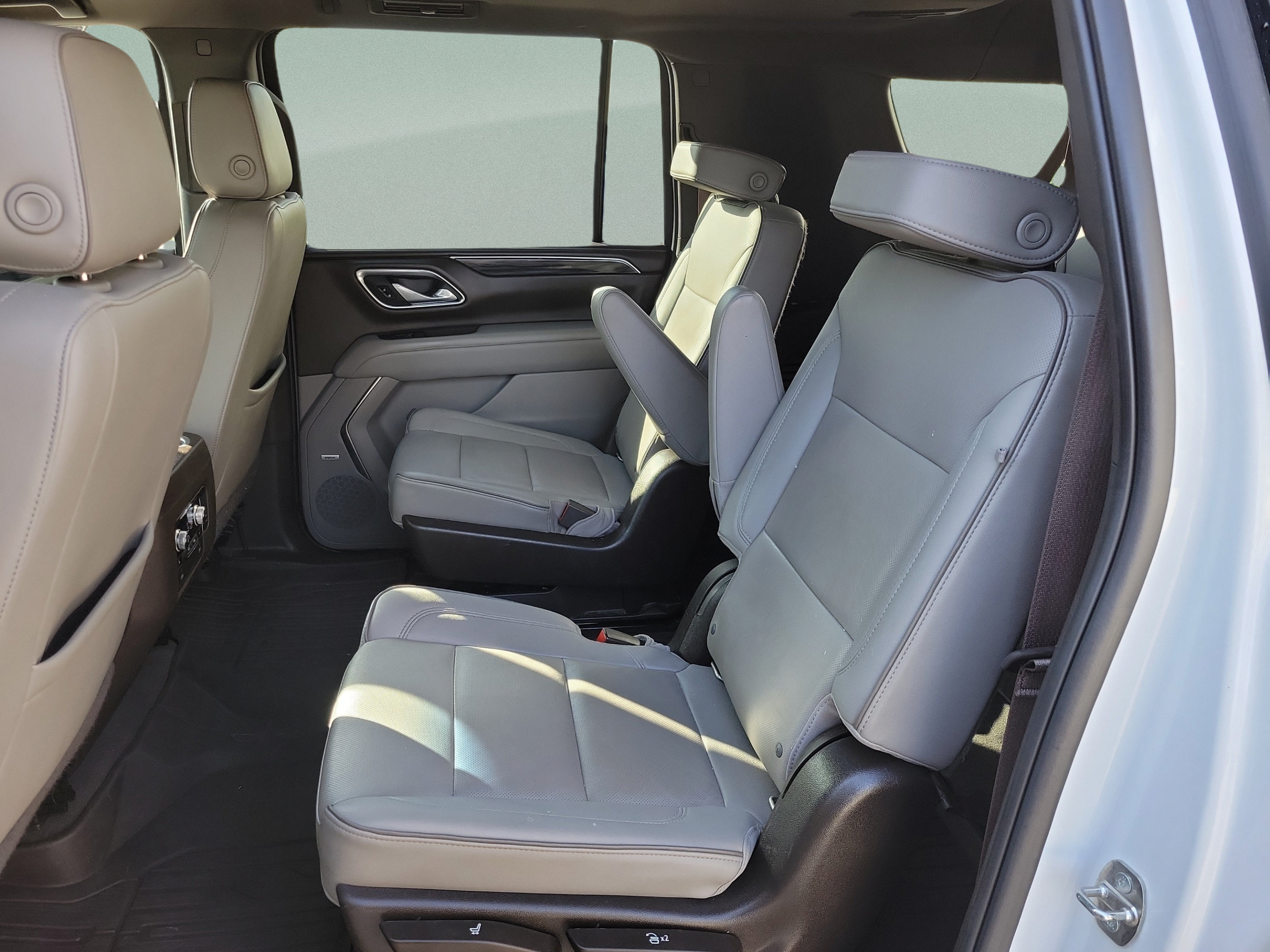 Used 2022 GMC Yukon XL SLT w/ SLT Luxury Package AWD/4WD image 24