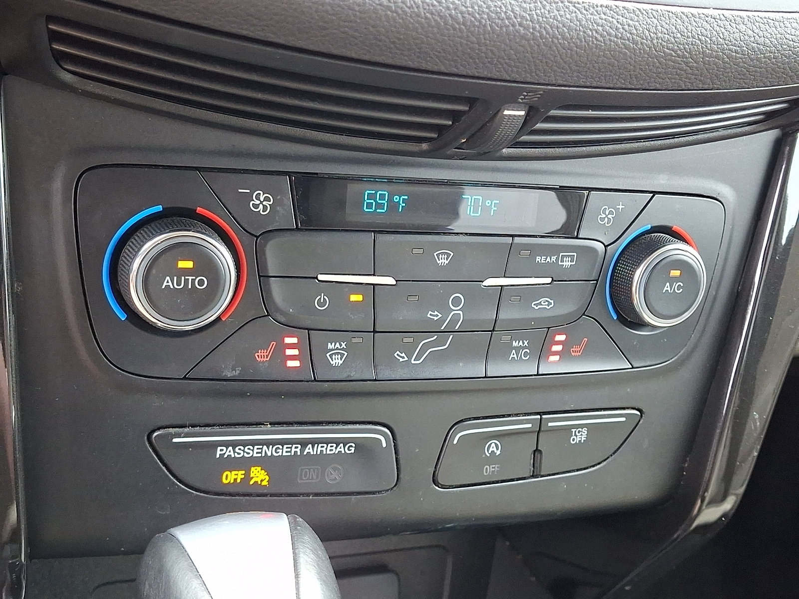 Used 2017 Ford Escape Titanium AWD/4WD image 18