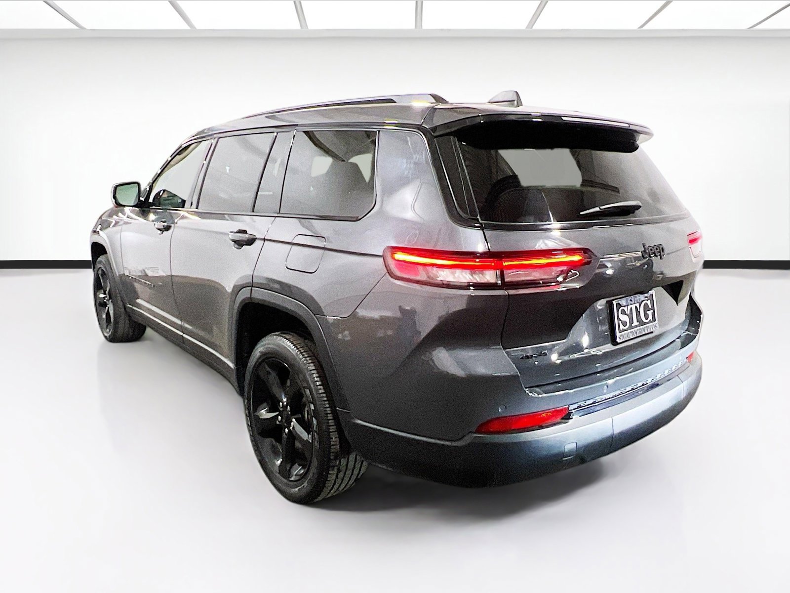 Used 2024 Jeep Grand Cherokee L Altitude AWD/4WD image 6