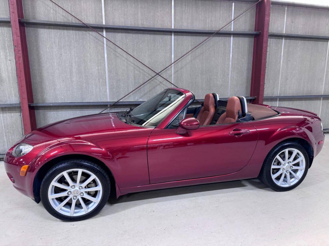 Used 2007 MAZDA MX-5 Miata Grand Touring w/ Premium Pkg RWD image 5